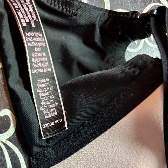 Black Voctorias Secret T-shirt Bra - Picture 7 of 7